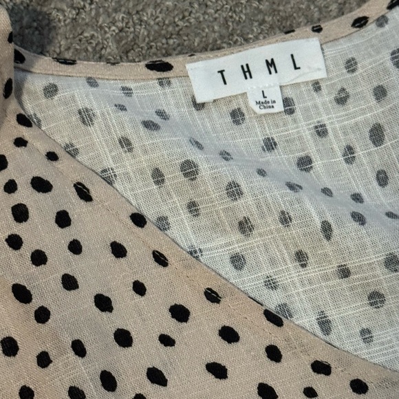 NWOT, THML ruffled Beige and Black Polka Dot Top, sz larger - Picture 2 of 4